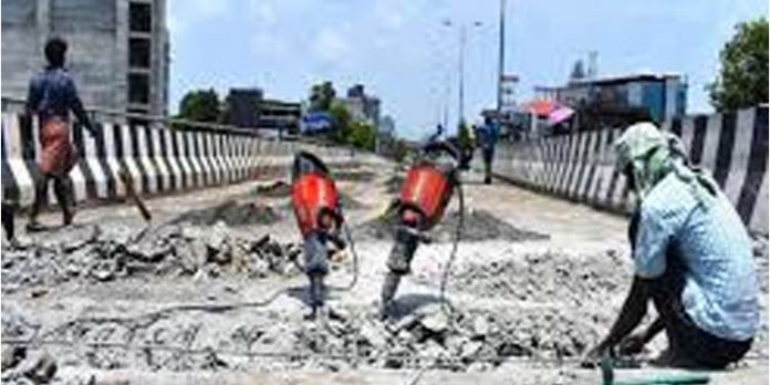 പാലാരിവട്ടം പാലം പൊളിക്കുന്നത് ഈമാസം അവസാനത്തോടെ പൂര്ത്തിയാക്കി പുനര് നിര്മാണം വേഗത്തിലാക്കാമെന്ന് ഡി.എം.ആര്.സി പാലാരിവട്ടം പാലം പൊളിക്കുന്നത് ഈമാസം അവസാനത്തോടെ പൂര്ത്തിയാക്കി പുനര് നിര്മാണം വേഗത്തിലാക്കാമെന്ന് ഡി.എം.ആര്.സി