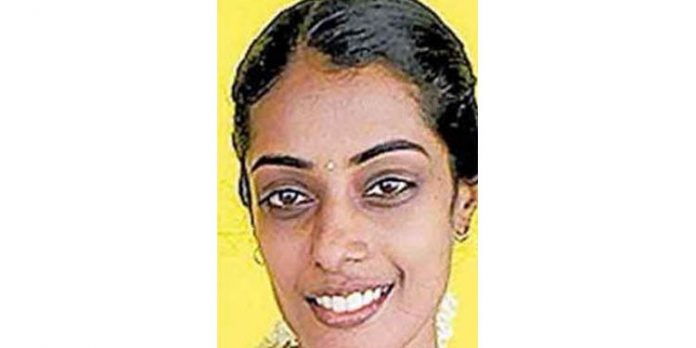 യുവതിയെ സുഹൃത്തിന്റെ വീട്ടില് മരിച്ച നിലയില് കണ്ടെത്തിയ സംഭവത്തില് ദൂരൂഹത യുവതിയെ സുഹൃത്തിന്റെ വീട്ടില് മരിച്ച നിലയില് കണ്ടെത്തിയ സംഭവത്തില് ദൂരൂഹത