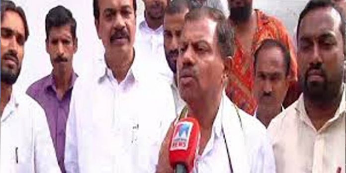 തെളിവ് കിട്ടിയെന്ന് ഉദ്യോഗസ്ഥര് ; എം സി കമറുദ്ദീന് എം എല് എയെ ഉടന് അറസ്റ്റ് ചെയ്യും തെളിവ് കിട്ടിയെന്ന് ഉദ്യോഗസ്ഥര് ; എം സി കമറുദ്ദീന് എം എല് എയെ ഉടന് അറസ്റ്റ് ചെയ്യും