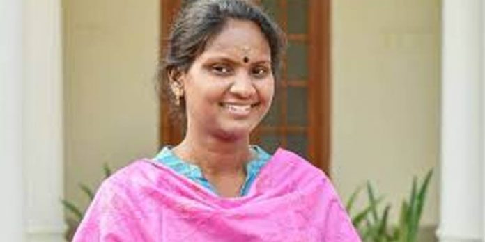 രമ്യഹരിദാസിന് വീണ് പരിക്കേറ്റു ; നാളെ ശസ്ത്രക്രിയക്ക് വിധേയയാക്കും രമ്യഹരിദാസിന് വീണ് പരിക്കേറ്റു ; നാളെ ശസ്ത്രക്രിയക്ക് വിധേയയാക്കും