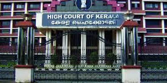 കോതമംഗലം പള്ളിക്കേസില് സര്ക്കാര് പക്ഷം പിടിക്കുന്നു ; നിലപാട് തുടര്ന്നാല് കേന്ദ്രസേനയെ വിളിക്കേണ്ടിവരുമെന്ന് ഹൈക്കോടതി കോതമംഗലം പള്ളിക്കേസില് സര്ക്കാര് പക്ഷം പിടിക്കുന്നു ; നിലപാട് തുടര്ന്നാല് കേന്ദ്രസേനയെ വിളിക്കേണ്ടിവരുമെന്ന് ഹൈക്കോടതി