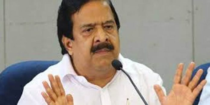 കേരളം കണ്ടതില് വെച്ച് ഏറ്റവും വലിയ അഴിമതിക്കാരനാണ് ഇപ്പോഴത്തെ ഡി.ജി.പിയെന്ന് രമേശ് ചെന്നിത്തല കേരളം കണ്ടതില് വെച്ച് ഏറ്റവും വലിയ അഴിമതിക്കാരനാണ് ഇപ്പോഴത്തെ ഡി.ജി.പിയെന്ന് രമേശ് ചെന്നിത്തല
