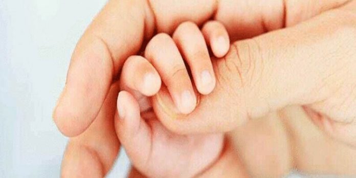 മൂന്നുമാസം പ്രായമായ ആണ്കുഞ്ഞിനെ 10,000 രൂപയ്ക്കു വിറ്റു ; മാതാവ് അറസ്റ്റില് മൂന്നുമാസം പ്രായമായ ആണ്കുഞ്ഞിനെ 10,000 രൂപയ്ക്കു വിറ്റു ; മാതാവ് അറസ്റ്റില്