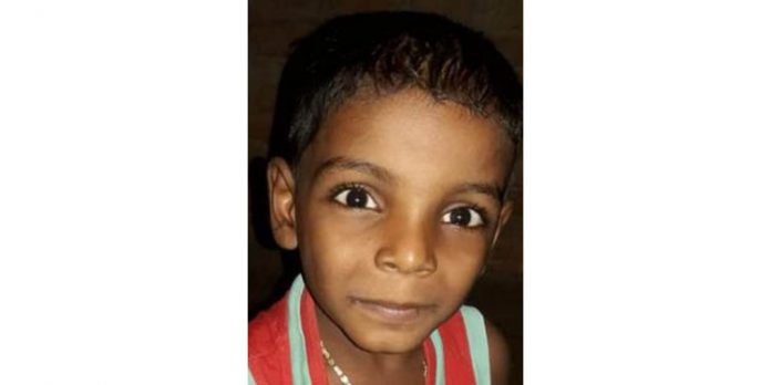 സ്കൂട്ടറില് കാറിടിച്ച് ആറ് വയസുകാരന് മരിച്ചു സ്കൂട്ടറില് കാറിടിച്ച് ആറ് വയസുകാരന് മരിച്ചു