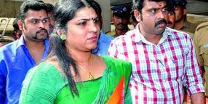 സോളാര് ലൈംഗിക പീഡനക്കേസില് ക്രൈംബ്രാഞ്ച് സംഘം മരടിലെ ഹോട്ടലിലെത്തി തെളിവെടുപ്പ് നടത്തി സോളാര് ലൈംഗിക പീഡനക്കേസില് ക്രൈംബ്രാഞ്ച് സംഘം മരടിലെ ഹോട്ടലിലെത്തി തെളിവെടുപ്പ് നടത്തി