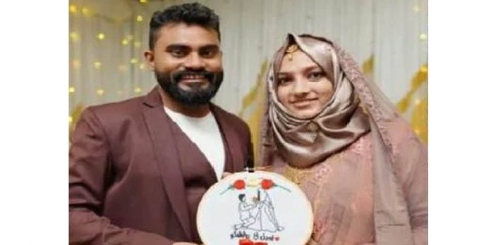 കോഴിക്കോട് വാഹനാപകടത്തില് നവദമ്പതികള് മരിച്ചു കോഴിക്കോട് വാഹനാപകടത്തില് നവദമ്പതികള് മരിച്ചു