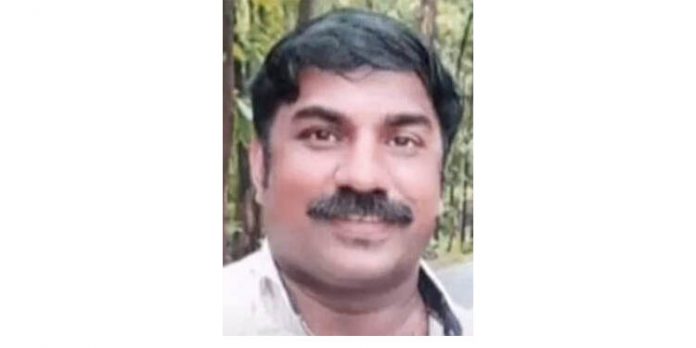 കെ.ബി ഗണേഷ്കുമാര് എം.എല്.എയുടെ ഓഫീസ് സെക്രട്ടറിയെ പോലീസ് ചോദ്യം ചെയ്ത ശേഷം വിട്ടയച്ചു കെ.ബി ഗണേഷ്കുമാര് എം.എല്.എയുടെ ഓഫീസ് സെക്രട്ടറിയെ പോലീസ് ചോദ്യം ചെയ്ത ശേഷം വിട്ടയച്ചു