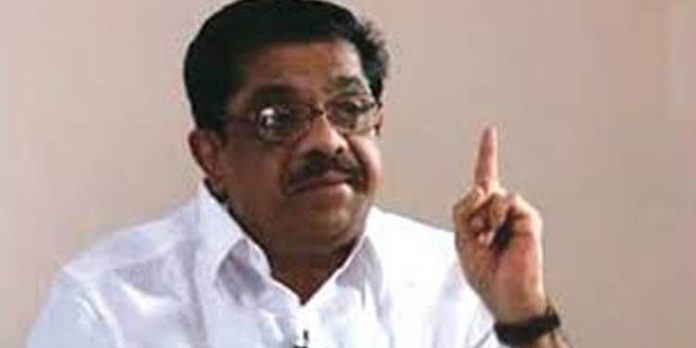 അന്വേഷണം തന്നിലേക്ക് എത്തുമോയെന്ന ഭയമാണ് മുഖ്യമന്ത്രിക്കെന്ന് വി.എം.സുധീരന് അന്വേഷണം തന്നിലേക്ക് എത്തുമോയെന്ന ഭയമാണ് മുഖ്യമന്ത്രിക്കെന്ന് വി.എം.സുധീരന്