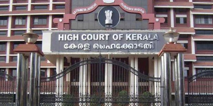 വിചാരണക്കോടതി മാറ്റണമെന്ന സര്ക്കാരിന്റെയും നടിയുടെയും ആവശ്യം ഹൈക്കോടതി തള്ളി വിചാരണക്കോടതി മാറ്റണമെന്ന സര്ക്കാരിന്റെയും നടിയുടെയും ആവശ്യം ഹൈക്കോടതി തള്ളി