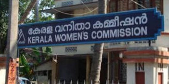 കോവിഡ് രോഗിയെ പീഡിപ്പിക്കാന് ശ്രമിച്ച സംഭവത്തില് വനിതാ കമ്മീഷന് സ്വമേധയാ കേസെടുത്തു കോവിഡ് രോഗിയെ പീഡിപ്പിക്കാന് ശ്രമിച്ച സംഭവത്തില് വനിതാ കമ്മീഷന് സ്വമേധയാ കേസെടുത്തു