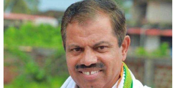 എം സി കമറുദ്ദീന് എംഎല്എ യെ ഒരു ദിവസത്തെ പോലീസ് കസ്റ്റഡിയില് വിട്ടു എം സി കമറുദ്ദീന് എംഎല്എ യെ ഒരു ദിവസത്തെ പോലീസ് കസ്റ്റഡിയില് വിട്ടു