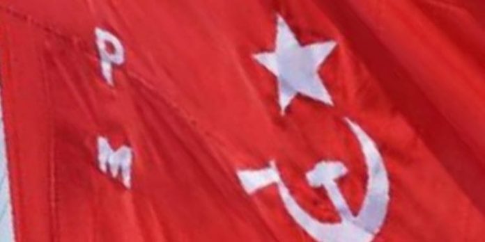 സ്ഥാനാര്ത്ഥിയുടെ ഫ്ലെക്സ് എടുത്ത് മാറ്റിയതിന് സിപിഎം പ്രവര്ത്തകര് അസഭ്യം പറയുകയും ഭീഷണിപ്പെടുത്തുകയും ചെയ്തു സ്ഥാനാര്ത്ഥിയുടെ ഫ്ലെക്സ് എടുത്ത് മാറ്റിയതിന് സിപിഎം പ്രവര്ത്തകര് അസഭ്യം പറയുകയും ഭീഷണിപ്പെടുത്തുകയും ചെയ്തു