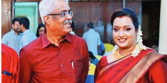 സ്വര്ണക്കടത്ത് നടത്തിയത് എം.ശിവശങ്കറിന്റെ ഒത്താശയോടെയെന്ന് സ്വപ്ന സുരേഷ് മൊഴി നല്കി സ്വര്ണക്കടത്ത് നടത്തിയത് എം.ശിവശങ്കറിന്റെ ഒത്താശയോടെയെന്ന് സ്വപ്ന സുരേഷ് മൊഴി നല്കി