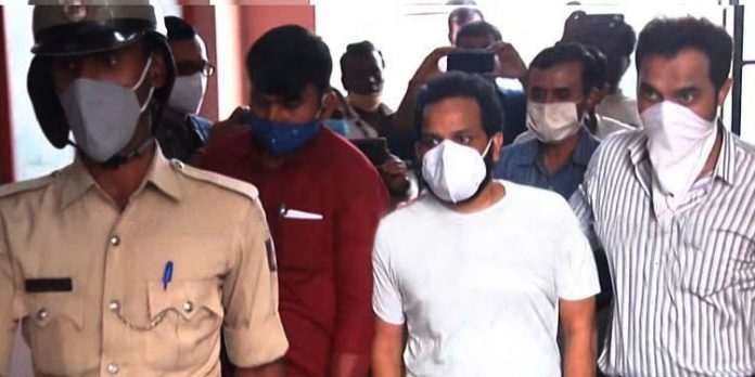 ബിനീഷ് കോടിയേരിയെ എന് സി ബി കസ്റ്റഡിയിലെടുത്തു ബിനീഷ് കോടിയേരിയെ എന് സി ബി കസ്റ്റഡിയിലെടുത്തു