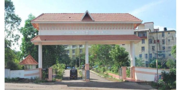 മെഡി. കോളജിന് വീഴ്ചയില്ലെന്ന് പോലീസ് റിപ്പോര്ട്ട് ; തുടര്നടപടി സ്വീകരിക്കുമെന്ന് ഹാരിസിന്റെ കുടുംബം മെഡി. കോളജിന് വീഴ്ചയില്ലെന്ന് പോലീസ് റിപ്പോര്ട്ട് ; തുടര്നടപടി സ്വീകരിക്കുമെന്ന് ഹാരിസിന്റെ കുടുംബം