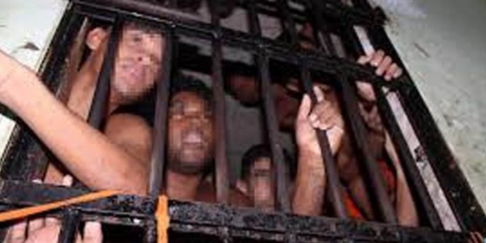 ശ്രീലങ്കന് ജയിലില് കലാപം : എട്ട് തടവുകാര് കൊല്ലപ്പെട്ടു – 37 പേര്ക്ക് പരിക്ക് ശ്രീലങ്കന് ജയിലില് കലാപം : എട്ട് തടവുകാര് കൊല്ലപ്പെട്ടു – 37 പേര്ക്ക് പരിക്ക്