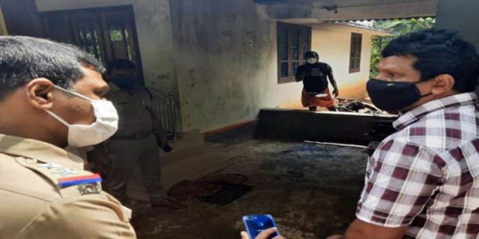 കാര്യസിദ്ധിക്കു വേണ്ടി മന്ത്രവാദി ; അയല്വാസിയുടെ വാഹനങ്ങള്ക്ക് തീയിട്ടു കാര്യസിദ്ധിക്കു വേണ്ടി മന്ത്രവാദി ; അയല്വാസിയുടെ വാഹനങ്ങള്ക്ക് തീയിട്ടു