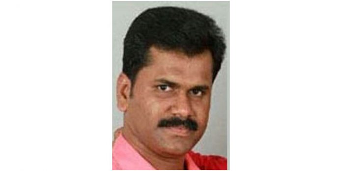 സ്വത്ത് തര്ക്കത്തെ തുടര്ന്ന് ചെമ്പനോടയില് യുവാവ് കുത്തേറ്റ് മരിച്ചു സ്വത്ത് തര്ക്കത്തെ തുടര്ന്ന് ചെമ്പനോടയില് യുവാവ് കുത്തേറ്റ് മരിച്ചു