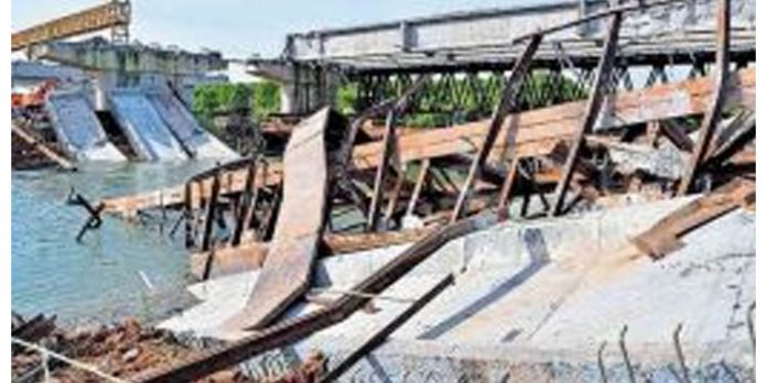 തലശേരി- മാഹി പാലത്തിന്റെ നിര്മാണ കമ്പനികള്ക്ക് കേന്ദ്രസര്ക്കാരിന്റെ വിലക്ക് തലശേരി- മാഹി പാലത്തിന്റെ നിര്മാണ കമ്പനികള്ക്ക് കേന്ദ്രസര്ക്കാരിന്റെ വിലക്ക്