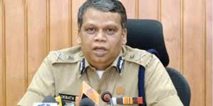 കാമറാദൃശ്യങ്ങളുടെ അടിസ്ഥാനത്തില് പോലീസ് പിഴയുടെ ഹൈക്കോടതി സ്റ്റേ ; ഇടക്കാല ഉത്തരവ് പരാതിക്കാരന് മാത്രം ബാധകം കാമറാദൃശ്യങ്ങളുടെ അടിസ്ഥാനത്തില് പോലീസ് പിഴയുടെ ഹൈക്കോടതി സ്റ്റേ ; ഇടക്കാല ഉത്തരവ് പരാതിക്കാരന് മാത്രം ബാധകം