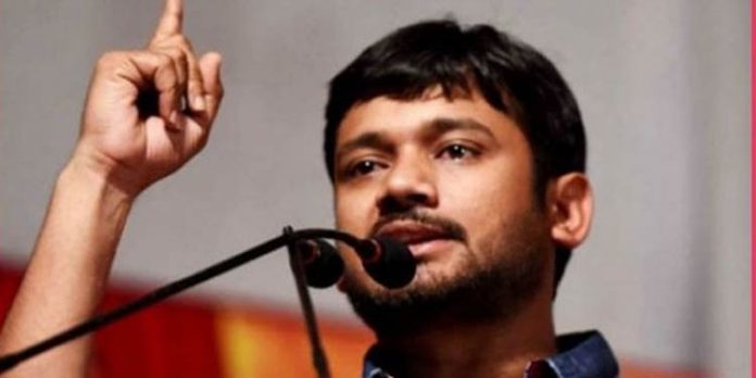 അതിര്ത്തിയില് വെടിയേറ്റുവാങ്ങുന്ന മക്കളുടെ അച്ഛന്മാര്ക്കും സഹോദരങ്ങള്ക്കും നേരെയാണ് സര്ക്കാര് ജലപീരങ്കി ഉപയോഗിക്കുന്നതെന്ന് കനയ്യ കുമാര് അതിര്ത്തിയില് വെടിയേറ്റുവാങ്ങുന്ന മക്കളുടെ അച്ഛന്മാര്ക്കും സഹോദരങ്ങള്ക്കും നേരെയാണ് സര്ക്കാര് ജലപീരങ്കി ഉപയോഗിക്കുന്നതെന്ന് കനയ്യ കുമാര്