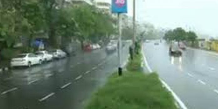 സംസ്ഥാനത്ത് ശക്തമായ മഴയ്ക്ക് സാധ്യത ; വിവിധ ജില്ലകളില് ഓറഞ്ച്, യെല്ലോ അലര്ട്ടുകള് സംസ്ഥാനത്ത് ശക്തമായ മഴയ്ക്ക് സാധ്യത ; വിവിധ ജില്ലകളില് ഓറഞ്ച്, യെല്ലോ അലര്ട്ടുകള്