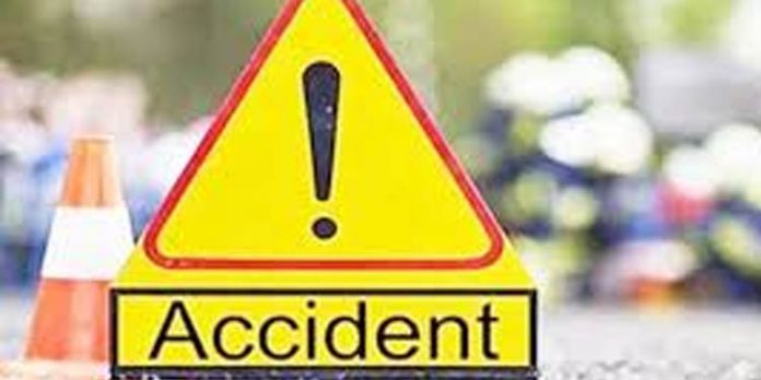 ദേശീയപാതയില് തിരുവിഴയില് കാറും ടോറസും കൂട്ടിയിടിച്ചുണ്ടായ അപകടത്തില് ഒരാള് മരിച്ചു ദേശീയപാതയില് തിരുവിഴയില് കാറും ടോറസും കൂട്ടിയിടിച്ചുണ്ടായ അപകടത്തില് ഒരാള് മരിച്ചു