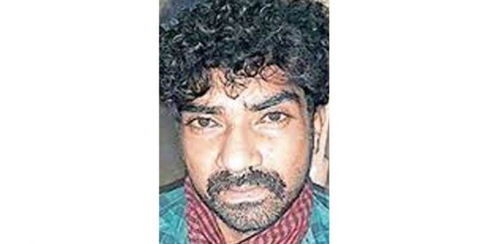 റിമാന്റ് പ്രതി ഷെമീറിന്റെ മരണത്തില് ആറ് ജയില് ഉദ്യോഗസ്ഥര് അറസ്റ്റില് റിമാന്റ് പ്രതി ഷെമീറിന്റെ മരണത്തില് ആറ് ജയില് ഉദ്യോഗസ്ഥര് അറസ്റ്റില്