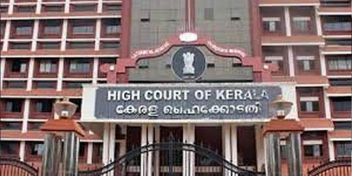 സംവരണ വാര്ഡ് നിര്ണയത്തിനെതിരേയുള്ള ഹര്ജികളില് ഹൈക്കോടതി ഇന്ന് വിധി പറയും സംവരണ വാര്ഡ് നിര്ണയത്തിനെതിരേയുള്ള ഹര്ജികളില് ഹൈക്കോടതി ഇന്ന് വിധി പറയും