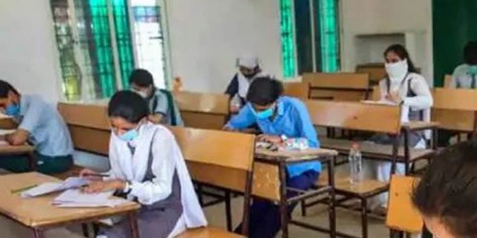 കൊവിഡ് വ്യാപനം : ജെഇഇ പരീക്ഷ ഫെബ്രുവരിയിലേക്ക് മാറ്റാന് സാധ്യത കൊവിഡ് വ്യാപനം : ജെഇഇ പരീക്ഷ ഫെബ്രുവരിയിലേക്ക് മാറ്റാന് സാധ്യത