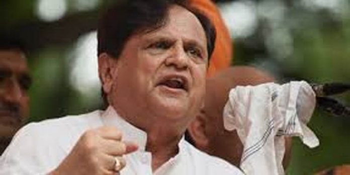 മുതിര്ന്ന കോണ്ഗസ് നേതാവും രാജ്യസഭാംഗവും എഐസിസി ട്രഷററുമായ അഹമ്മദ് പട്ടേല് അന്തരിച്ചു മുതിര്ന്ന കോണ്ഗസ് നേതാവും രാജ്യസഭാംഗവും എഐസിസി ട്രഷററുമായ അഹമ്മദ് പട്ടേല് അന്തരിച്ചു
