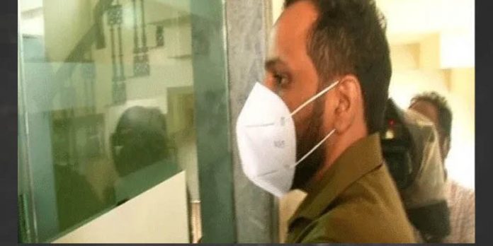 ബിനീഷ് കോടിയേരി ആശുപത്രി വിട്ടു ; കാണാനെത്തിയ ബിനോയിയെയും അഭിഭാഷകരെയും ആശുപത്രിയില് തടഞ്ഞു ബിനീഷ് കോടിയേരി ആശുപത്രി വിട്ടു ; കാണാനെത്തിയ ബിനോയിയെയും അഭിഭാഷകരെയും ആശുപത്രിയില് തടഞ്ഞു
