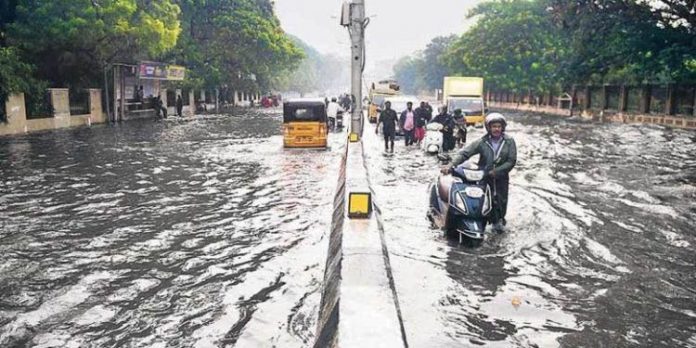‘നിവര്’ ചുഴലിക്കാറ്റ് : തമിഴ്നാട്ടില് കനത്ത മഴ ‘നിവര്’ ചുഴലിക്കാറ്റ് : തമിഴ്നാട്ടില് കനത്ത മഴ