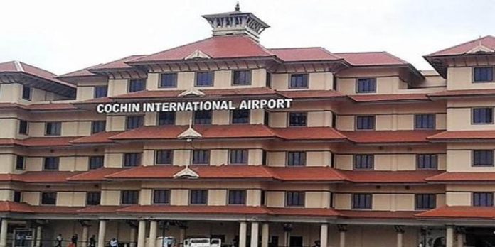 വ്യാജരേഖയില് വിദേശത്തേക്ക് കടക്കാന് ശ്രമം ; നെടുമ്പാശേരിയില് രണ്ടുപേര് പിടിയില് വ്യാജരേഖയില് വിദേശത്തേക്ക് കടക്കാന് ശ്രമം ; നെടുമ്പാശേരിയില് രണ്ടുപേര് പിടിയില്