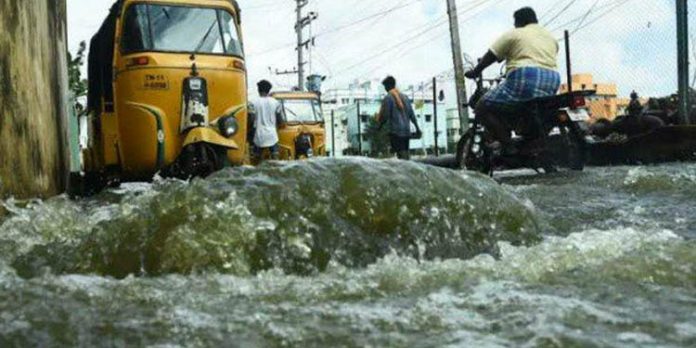നിവാര് കരയിലെത്തുന്നത് രണ്ട് ഘട്ടങ്ങളായി ; ആദ്യത്തെ ഘട്ടം പുലര്ച്ചെ രണ്ട് മണിയോടെ തീരം തൊടും നിവാര് കരയിലെത്തുന്നത് രണ്ട് ഘട്ടങ്ങളായി ; ആദ്യത്തെ ഘട്ടം പുലര്ച്ചെ രണ്ട് മണിയോടെ തീരം തൊടും