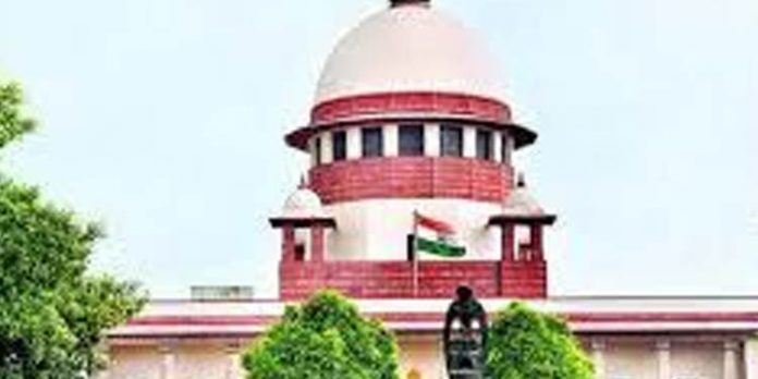 വിരമിക്കല് പ്രായം 60 ആക്കണമെന്നാവശ്യപ്പെട്ട് ഹര്ജി ; സംസ്ഥാന സര്ക്കാരിന് നോട്ടീസയച്ച് സുപ്രീംകോടതി വിരമിക്കല് പ്രായം 60 ആക്കണമെന്നാവശ്യപ്പെട്ട് ഹര്ജി ; സംസ്ഥാന സര്ക്കാരിന് നോട്ടീസയച്ച് സുപ്രീംകോടതി