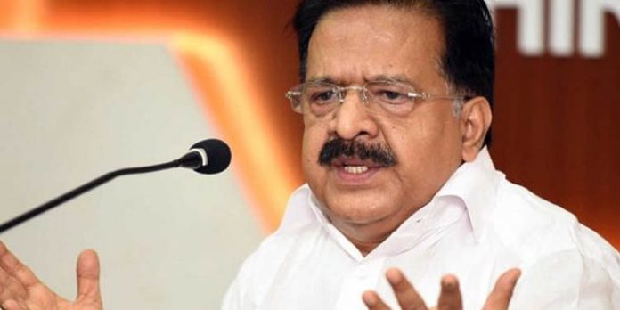 ഭീഷണിപ്പെടുത്തി വരുതിക്ക് നിര്ത്താനാണ് പിണറായി വിജയന് ശ്രമിക്കുന്നതെങ്കില് അത് വിലപ്പോകില്ലെന്ന് രമേശ് ചെന്നിത്തല ഭീഷണിപ്പെടുത്തി വരുതിക്ക് നിര്ത്താനാണ് പിണറായി വിജയന് ശ്രമിക്കുന്നതെങ്കില് അത് വിലപ്പോകില്ലെന്ന് രമേശ് ചെന്നിത്തല