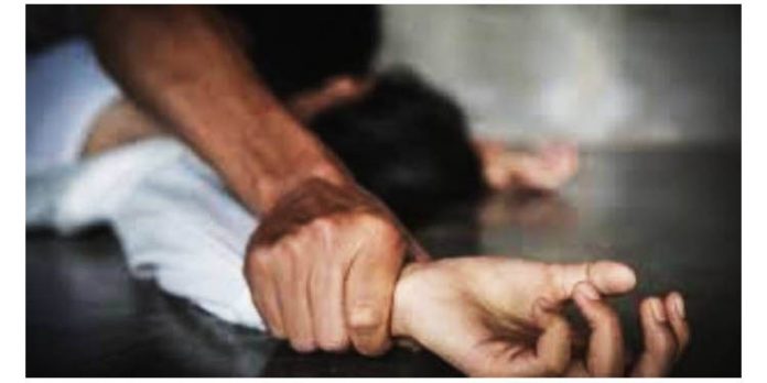 ഉത്തര്പ്രദേശിലെ ബുലന്ദ്ഷഹറില് കൂട്ടബലാത്സംഗത്തിനിരയായ പെണ്കുട്ടി ആത്മഹത്യ ചെയ്തു ഉത്തര്പ്രദേശിലെ ബുലന്ദ്ഷഹറില് കൂട്ടബലാത്സംഗത്തിനിരയായ പെണ്കുട്ടി ആത്മഹത്യ ചെയ്തു