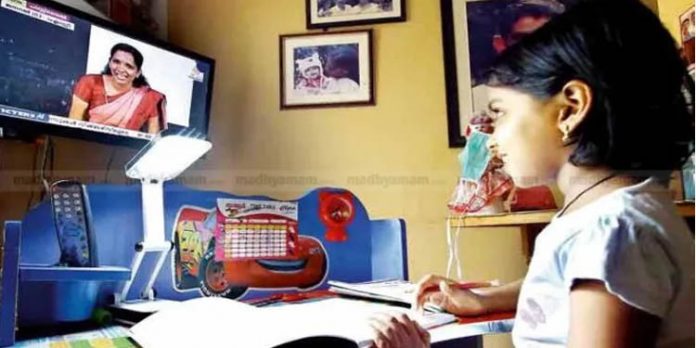 പ്ലസ് വണ് വിദ്യാര്ഥികള്ക്കുള്ള ഓണ്ലൈന് ക്ലാസുകള്ക്ക് ഇന്ന് തുടക്കം പ്ലസ് വണ് വിദ്യാര്ഥികള്ക്കുള്ള ഓണ്ലൈന് ക്ലാസുകള്ക്ക് ഇന്ന് തുടക്കം