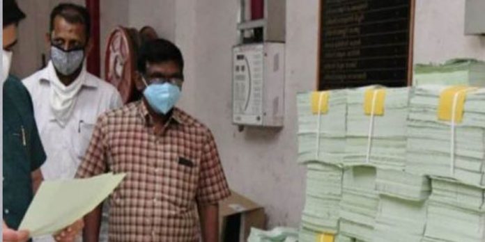 നാമനിര്ദ്ദേശ പത്രികകളുടെയും പോസ്റ്റല് വോട്ടിനുള്ള അപേക്ഷകളുടെയും അച്ചടി പൂര്ത്തിയായി നാമനിര്ദ്ദേശ പത്രികകളുടെയും പോസ്റ്റല് വോട്ടിനുള്ള അപേക്ഷകളുടെയും അച്ചടി പൂര്ത്തിയായി