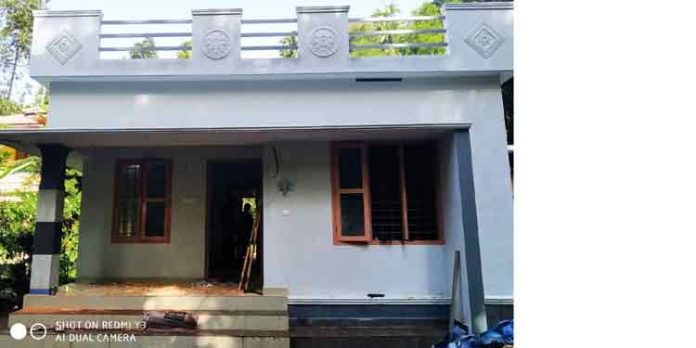 പ്രളയത്തിൽ വീട് തകർന്ന കുടുംബത്തിന് തണലായി ആറന്മുള ജനമൈത്രി പോലീസ് പ്രളയത്തിൽ വീട് തകർന്ന കുടുംബത്തിന് തണലായി ആറന്മുള ജനമൈത്രി പോലീസ്