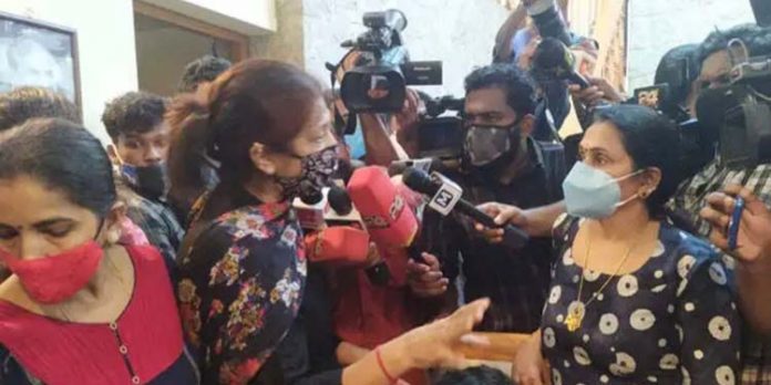 ബിനീഷിന്റെ വീട്ടിലെ സംഭവങ്ങള് ബിനീഷിന് തന്നെ തിരിച്ചടിയാകുമെന്ന് നിയമ വിദഗ്ദ്ധര് ബിനീഷിന്റെ വീട്ടിലെ സംഭവങ്ങള് ബിനീഷിന് തന്നെ തിരിച്ചടിയാകുമെന്ന് നിയമ വിദഗ്ദ്ധര്