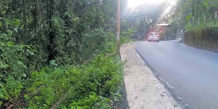 ചാലാപ്പള്ളി– കോട്ടാങ്ങൽ റോഡിലെ കൊടുംവളവ് അപകട ഭീഷണി ഉയര്ത്തുന്നു ചാലാപ്പള്ളി– കോട്ടാങ്ങൽ റോഡിലെ കൊടുംവളവ് അപകട ഭീഷണി ഉയര്ത്തുന്നു