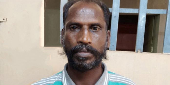 കോളനിയിൽ ബോംബെറിഞ്ഞ് സംഘർഷമുണ്ടാക്കാൻ ശ്രമിച്ച പ്രതികളെ സി സി ടി വി കുടുക്കി ; സംഭവം ആഞ്ഞിലിത്താനത്ത് കോളനിയിൽ ബോംബെറിഞ്ഞ് സംഘർഷമുണ്ടാക്കാൻ ശ്രമിച്ച പ്രതികളെ സി സി ടി വി കുടുക്കി ; സംഭവം ആഞ്ഞിലിത്താനത്ത്