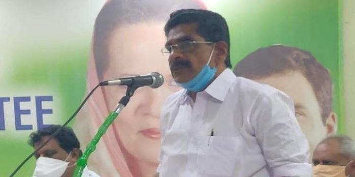 കുറ്റക്കാർ ആരായാലും ശിക്ഷിക്കപ്പെടണം : മുല്ലപ്പള്ളി രാമചന്ദ്രൻ കുറ്റക്കാർ ആരായാലും ശിക്ഷിക്കപ്പെടണം : മുല്ലപ്പള്ളി രാമചന്ദ്രൻ