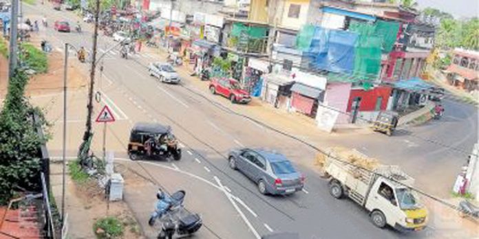 അപകടങ്ങള് നിത്യസംഭവം ; തിരുവല്ല കുറ്റൂർ ജംഗ്ഷന് അപകട മേഖലയാകുന്നു അപകടങ്ങള് നിത്യസംഭവം ; തിരുവല്ല കുറ്റൂർ ജംഗ്ഷന് അപകട മേഖലയാകുന്നു