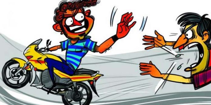 ജില്ലയിൽ ബൈക്ക് മോഷ്ടാക്കാൾ വിലസുന്നു ; പ്രതികളെ പിടികൂടാൻ കഴിയാതെ പോലീസ് ജില്ലയിൽ ബൈക്ക് മോഷ്ടാക്കാൾ വിലസുന്നു ; പ്രതികളെ പിടികൂടാൻ കഴിയാതെ പോലീസ്