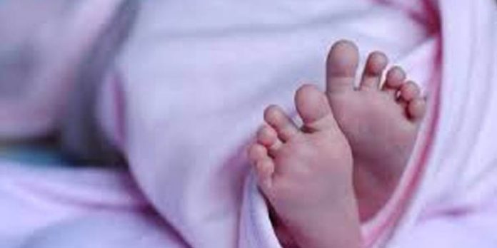 ചത്തീസ്ഗഢില് രണ്ട് വയസുകാരിയെ സിഗരറ്റ് കൊണ്ട് പൊളളിച്ച പോലീസ് കോണ്സ്റ്റബിളിനെ അറസ്റ്റ് ചെയ്തു ചത്തീസ്ഗഢില് രണ്ട് വയസുകാരിയെ സിഗരറ്റ് കൊണ്ട് പൊളളിച്ച പോലീസ് കോണ്സ്റ്റബിളിനെ അറസ്റ്റ് ചെയ്തു