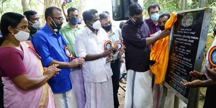 ജെനീഷ് കുമാര് വാക്കുപാലിച്ചു ; ആവണിപ്പാറ ട്രൈബല് സെറ്റില്മെന്റ് കോളനിയില് വൈദ്യുതിയെത്തി ജെനീഷ് കുമാര് വാക്കുപാലിച്ചു ; ആവണിപ്പാറ ട്രൈബല് സെറ്റില്മെന്റ് കോളനിയില് വൈദ്യുതിയെത്തി