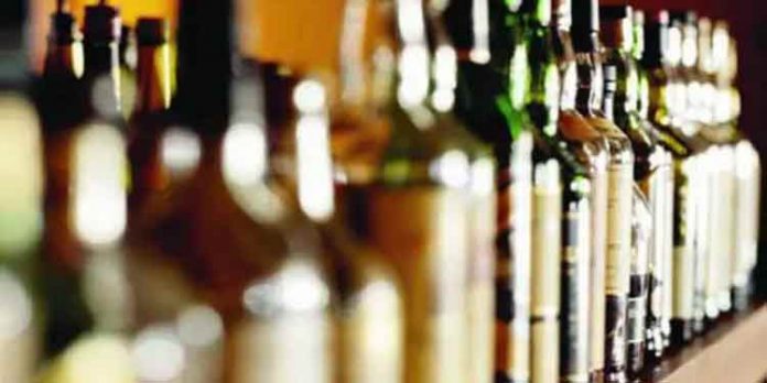 സമയപരിധിക്ക് ശേഷവും മദ്യവില്പന നടത്തിയതിന് ബാറിലെ ജീവനക്കാരായ അഞ്ചു പേരെ അറസ്റ്റ് ചെയ്തു സമയപരിധിക്ക് ശേഷവും മദ്യവില്പന നടത്തിയതിന് ബാറിലെ ജീവനക്കാരായ അഞ്ചു പേരെ അറസ്റ്റ് ചെയ്തു